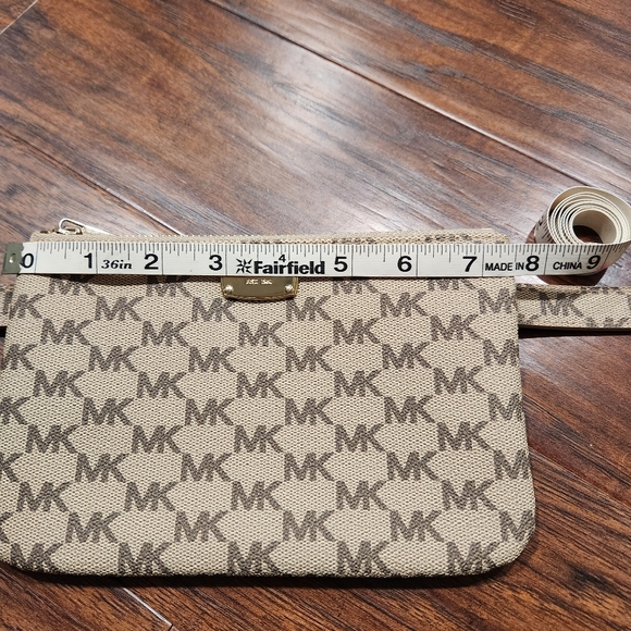 Michael Kors belt bag - Picture 9 of 9